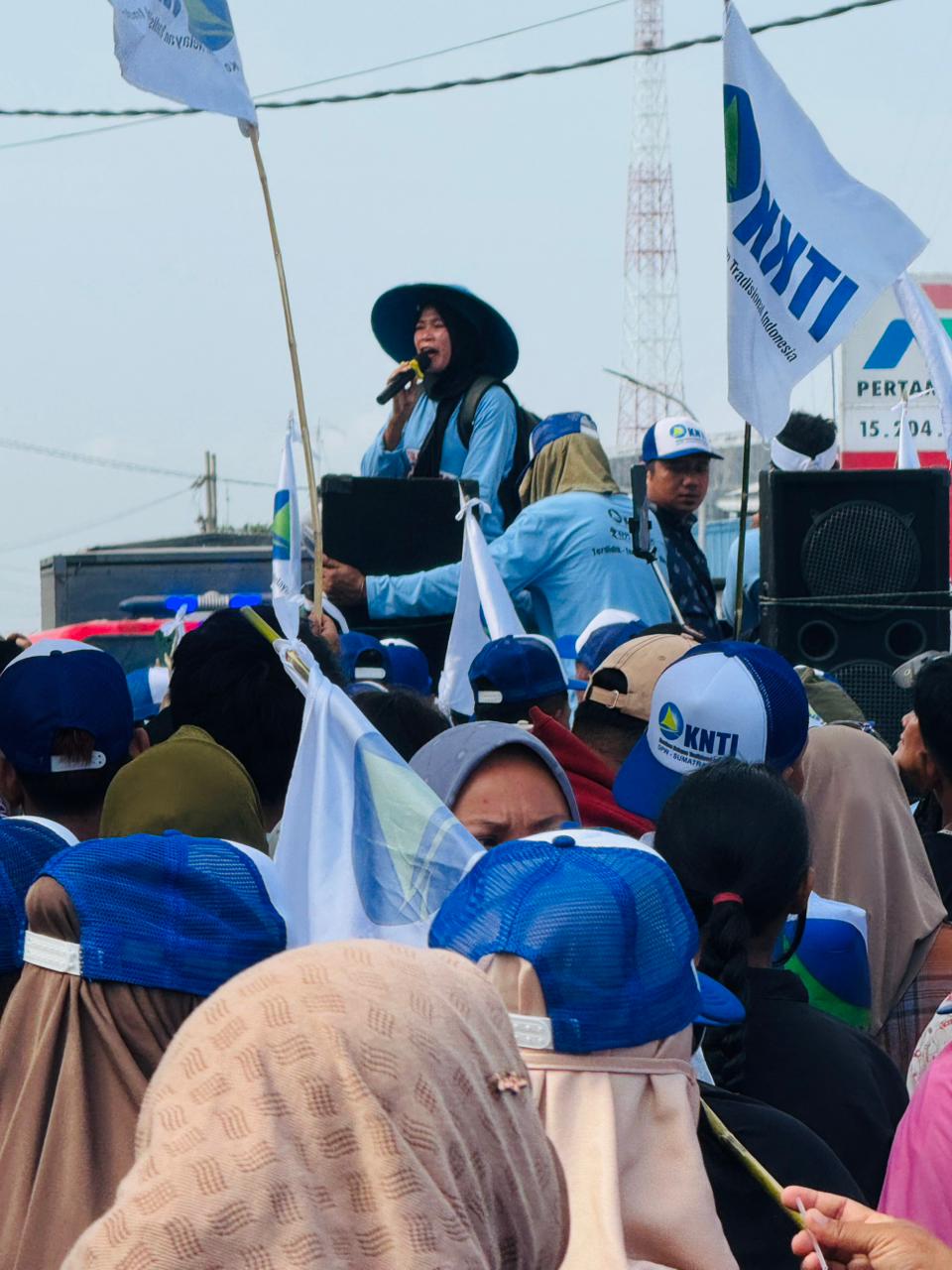 KNTI Sumatera Utara Gelar Aksi Damai Tolak Reklamasi di Belawan